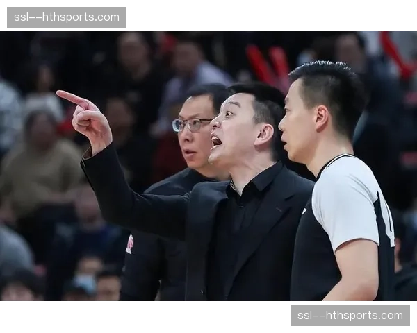 辽宁男篮客场艰难取胜,杨鸣赛后坦言连续作战下球员执行力出现波动 辽宁男篮客场艰难取胜,杨鸣赛后坦言连续作战下球员执行力出现波动